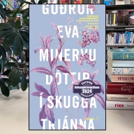í skugga trjánna