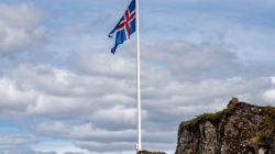 pexels-mads-thomsen-2738545_sumardagurinn fyrsti_bokasafn
